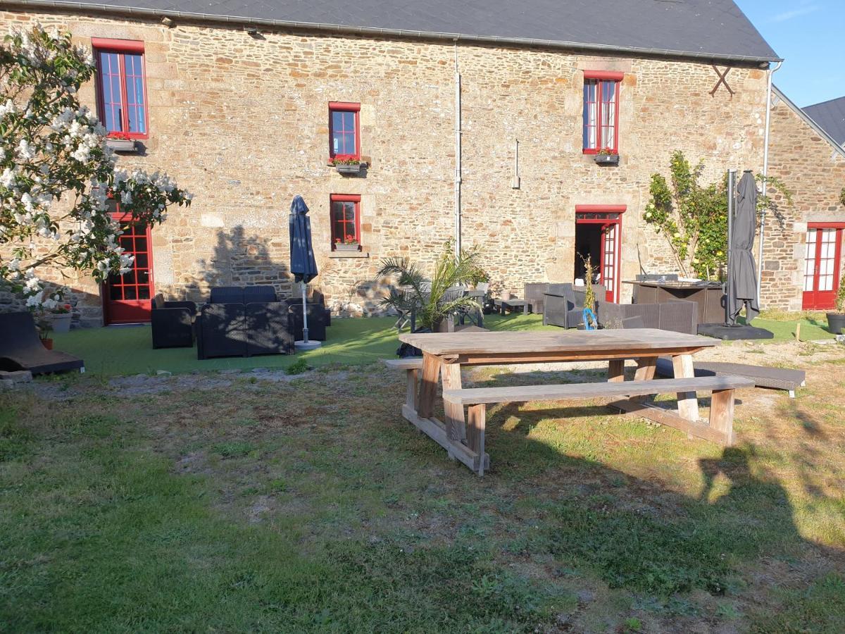 Chambres De Villee Saint-Georges-de-Gréhaigne Exterior photo